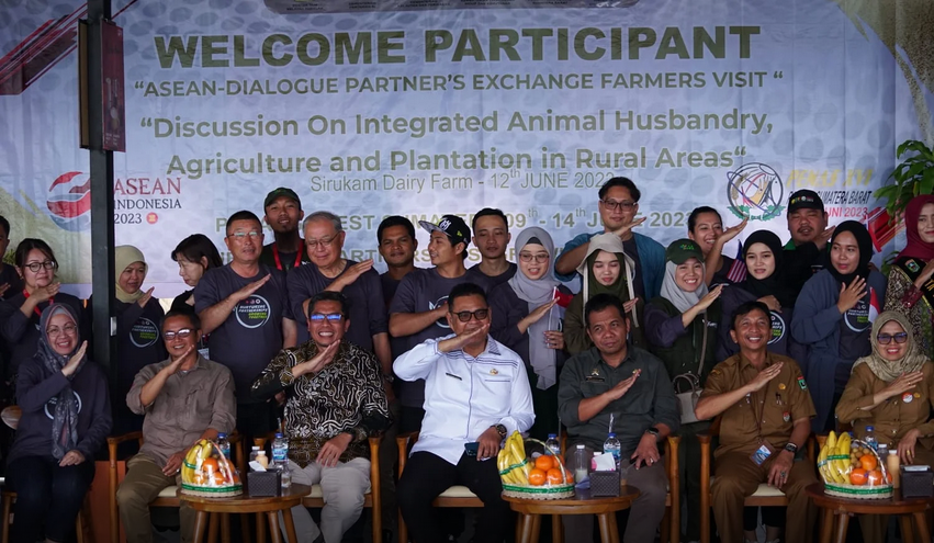 Perwakilan Negara Asean Sharing Informasi Ke Sirukam Dairy Farm Kabupaten Solok
